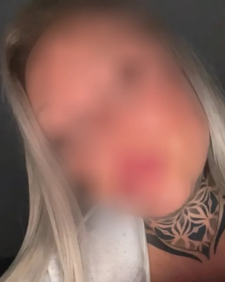 Aada, 32