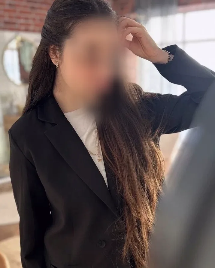 Elli, 21