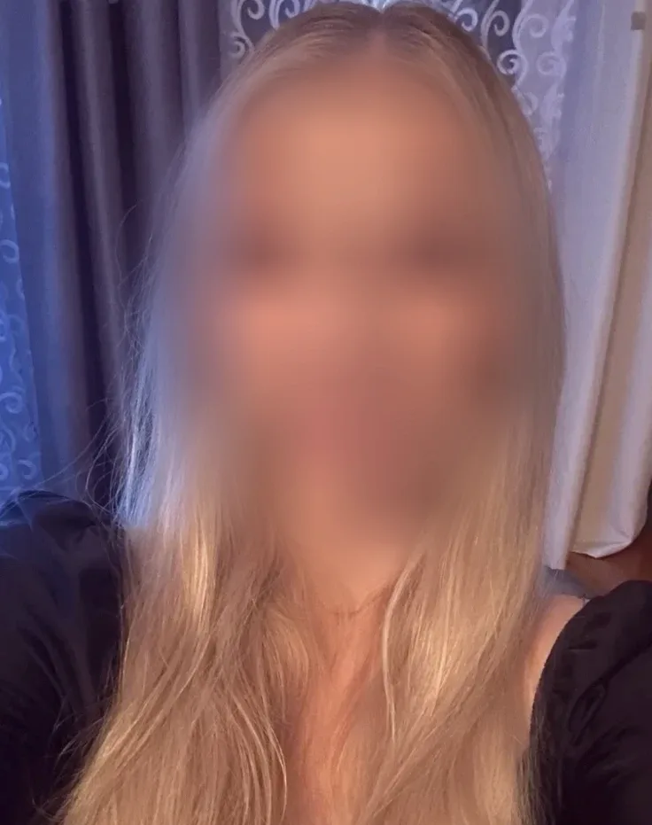 Henna, 26