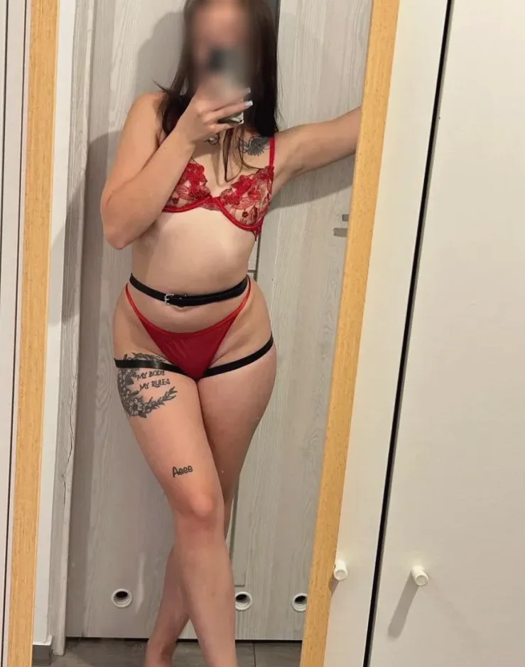 Karoliina, 23