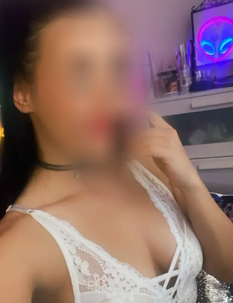 Nella, 21