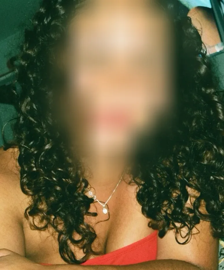 Sanni, 24