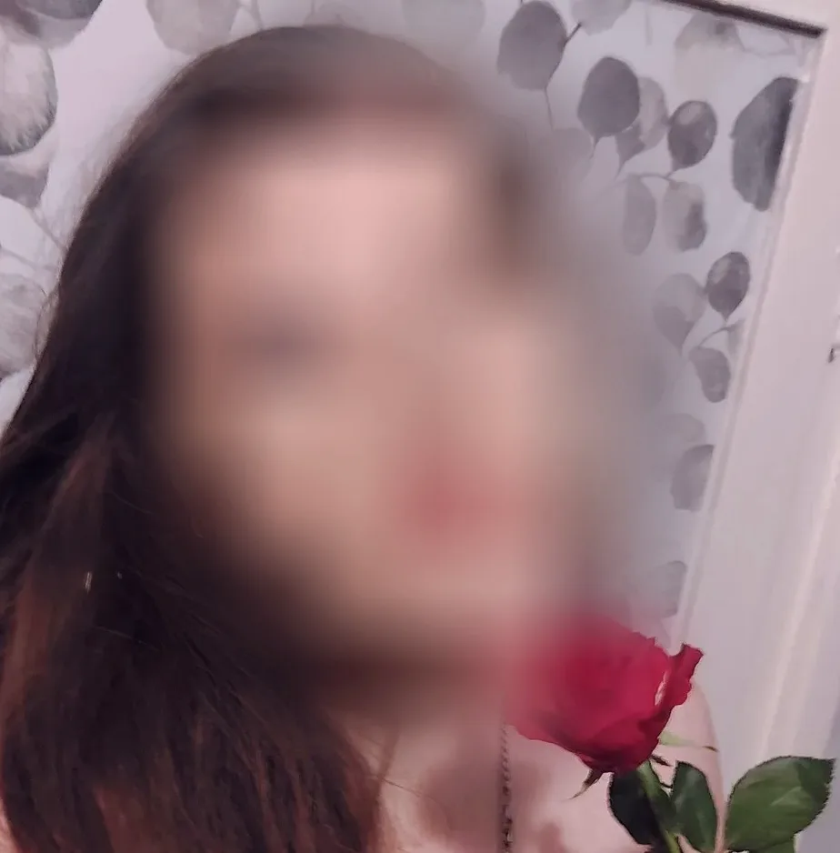Sanni, 27