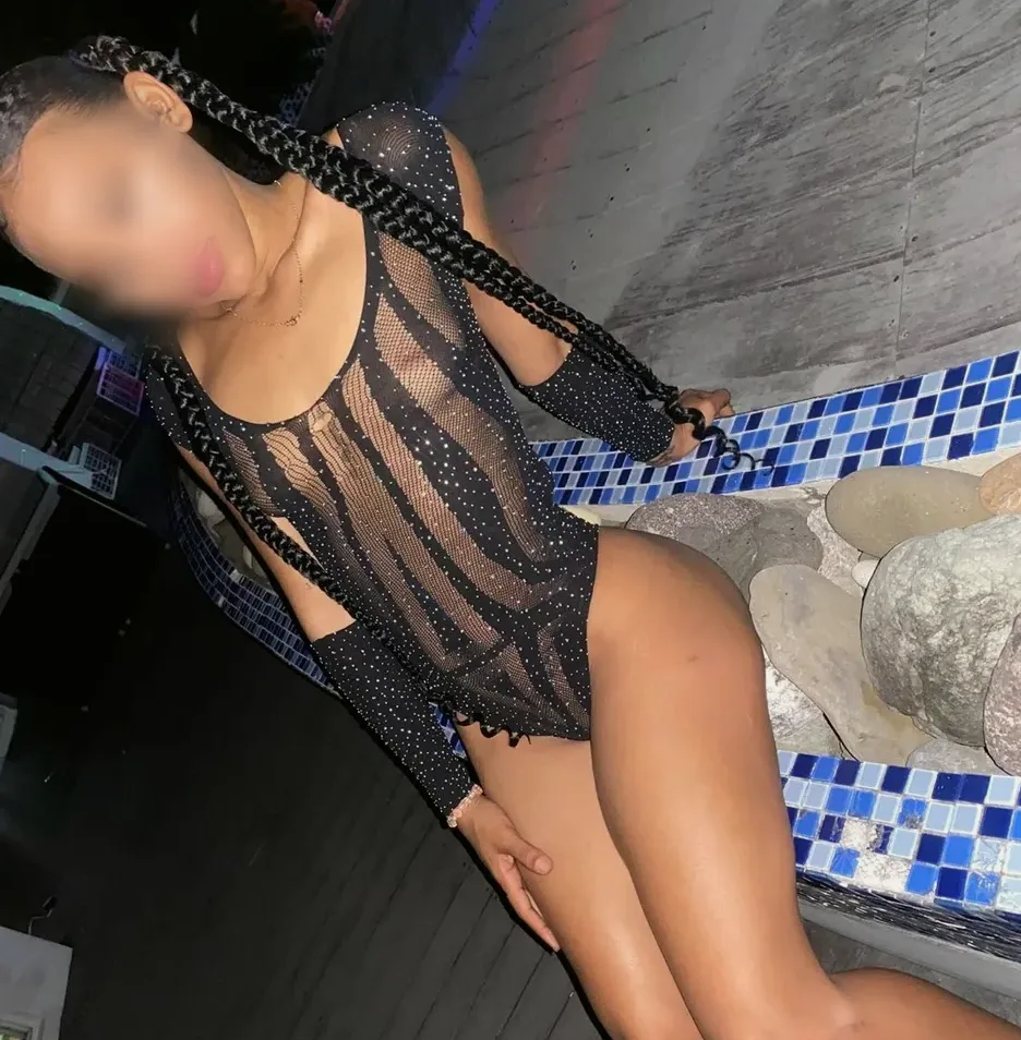 Sara, 20