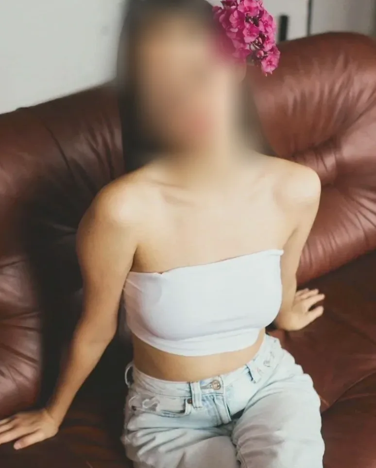Sara, 24