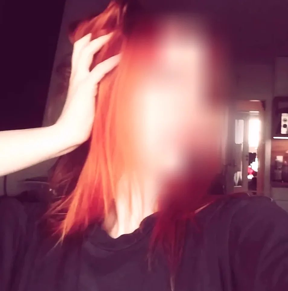 Ulla, 19